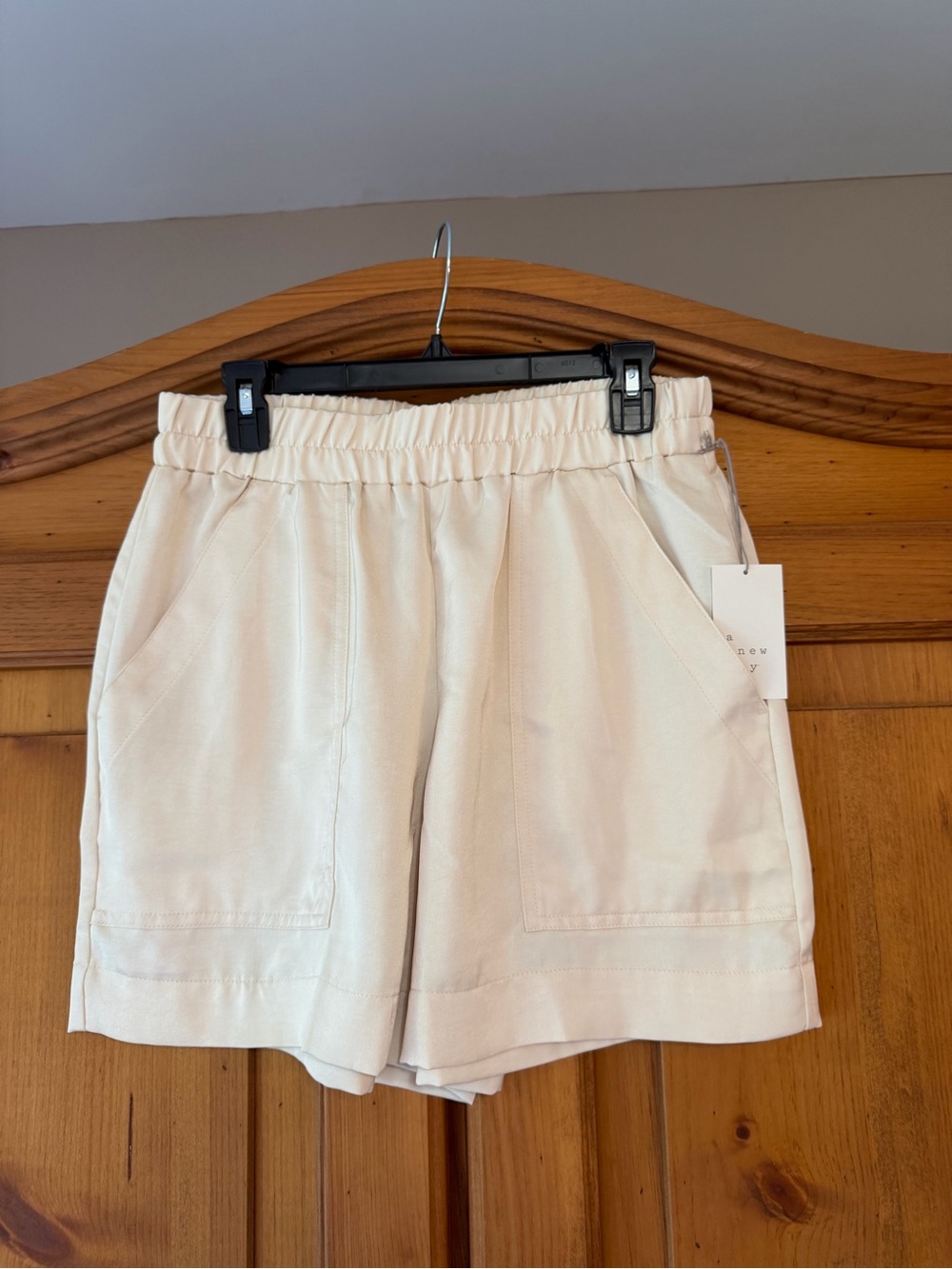 a new day Silky Cream High-Waist Elastic Shorts NWT